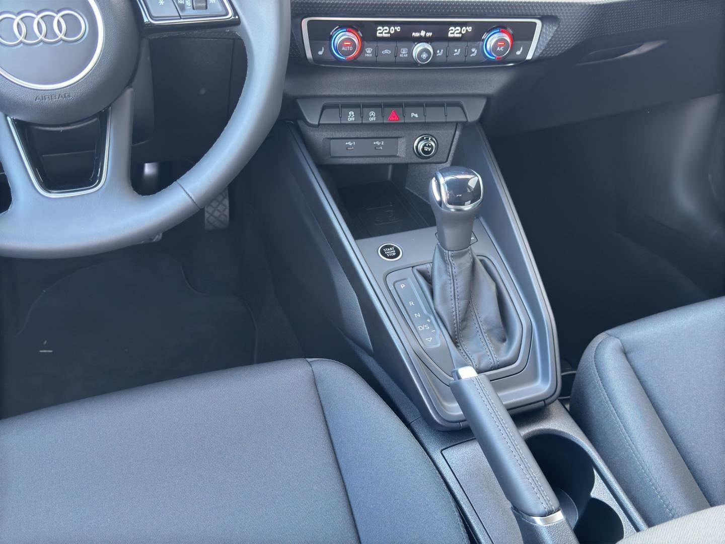 Bild über Audi A1 Sportback S line 25 TFSI S tronic - für weitere Informationen kontaktieren Sie den Audi Partner