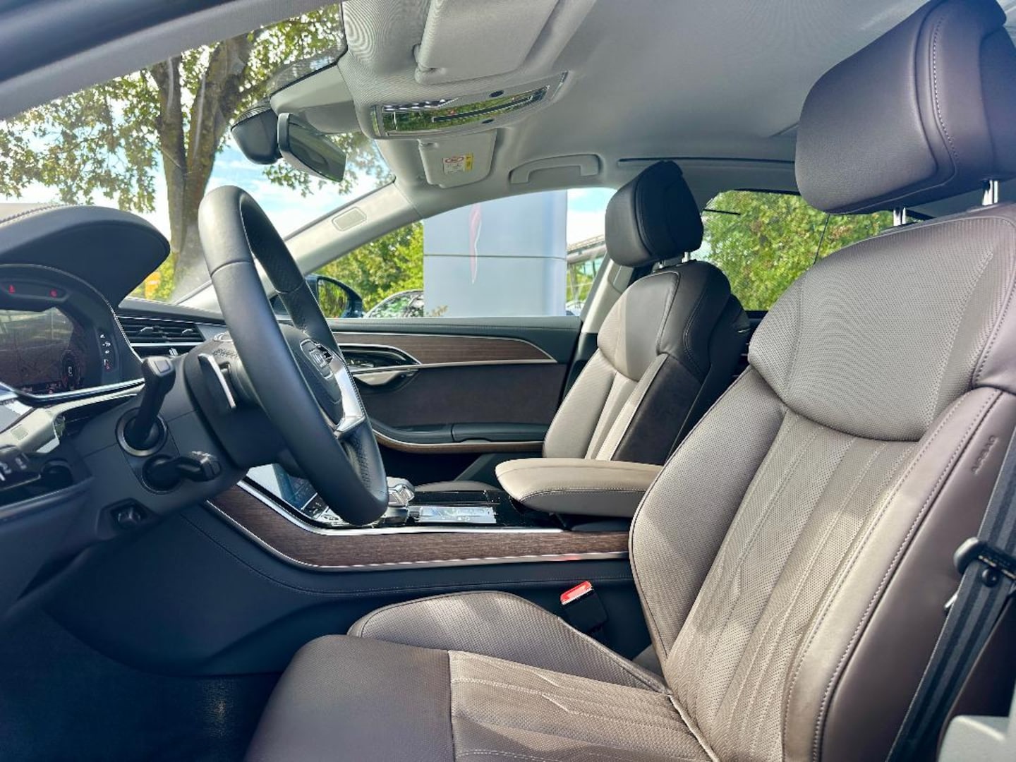 Bild über Audi A8 L 55 TFSI quattro tiptronic - für weitere Informationen kontaktieren Sie den Audi Partner