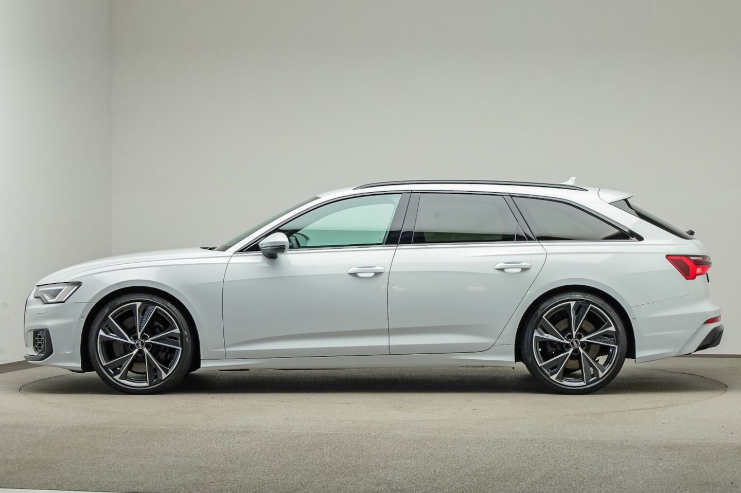 Bild über Audi S6 Avant TDI quattro tiptronic - für weitere Informationen kontaktieren Sie den Audi Partner