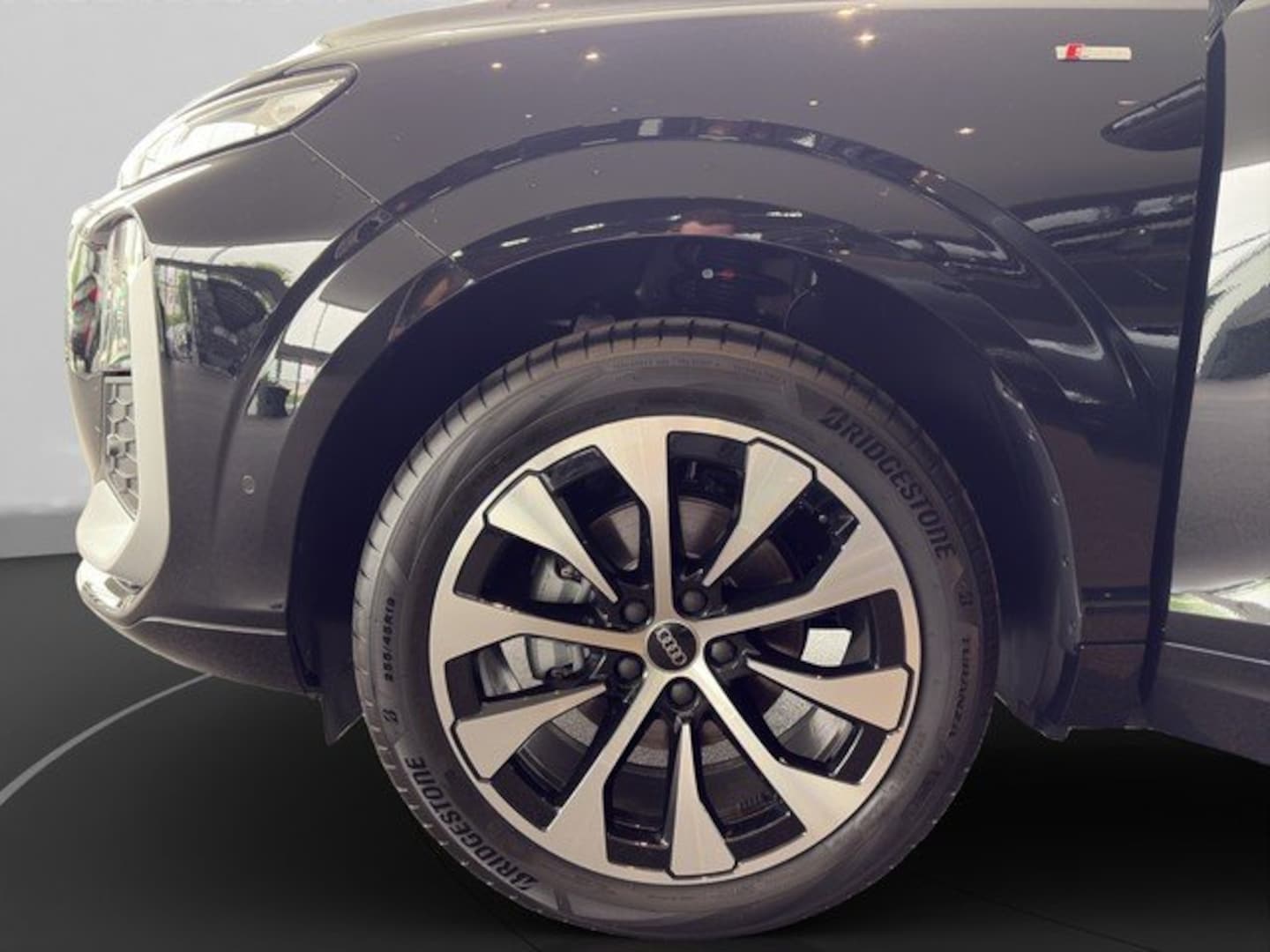 Bild über Audi Q3 SUV TFSI 110 kW S tronic - für weitere Informationen kontaktieren Sie den Audi Partner
