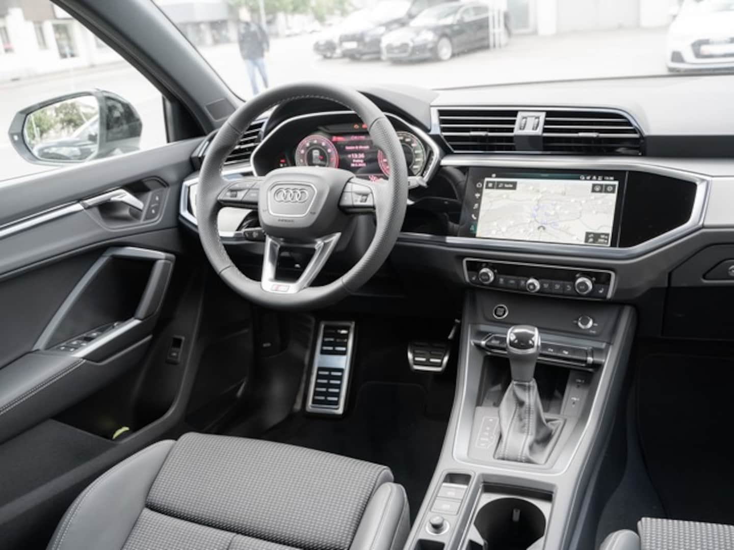 Bild über Audi Q3 S line 35 TFSI S tronic - für weitere Informationen kontaktieren Sie den Audi Partner