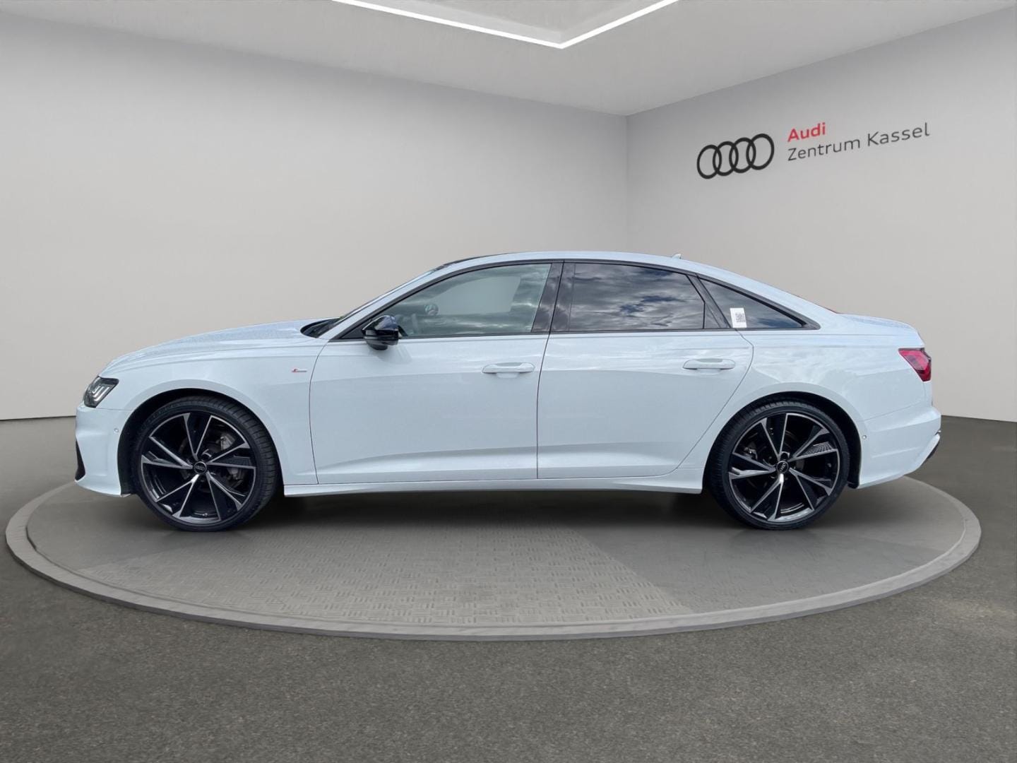 Bild über Audi A6 Limousine S line 45 TFSI quattro S tronic - für weitere Informationen kontaktieren Sie den Audi Partner