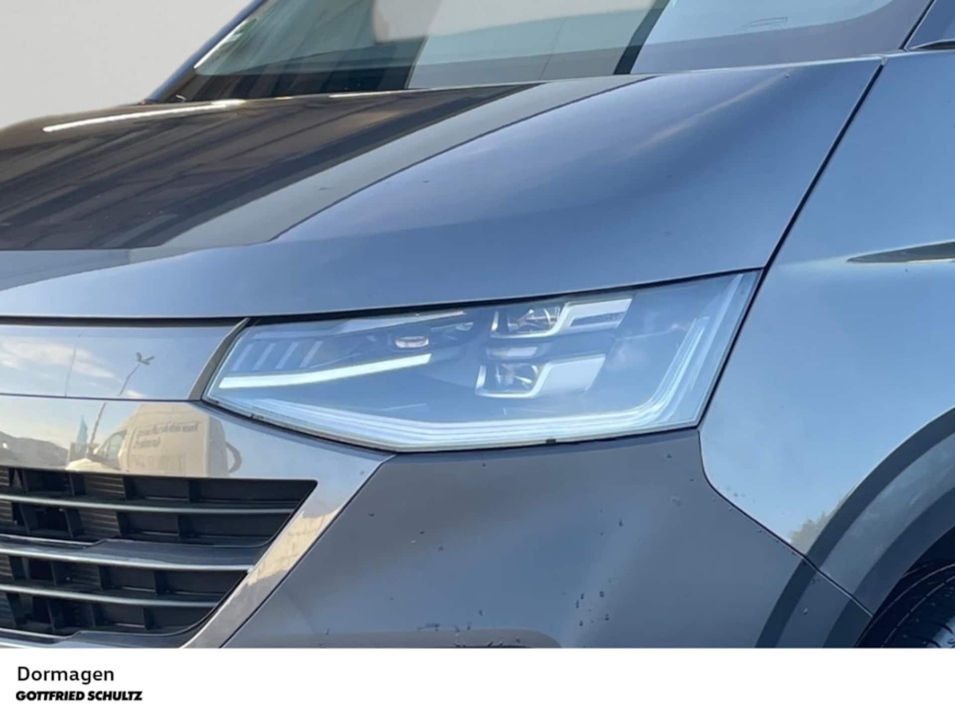Volkswagen Caravelle langer Radstand Basis-Modell