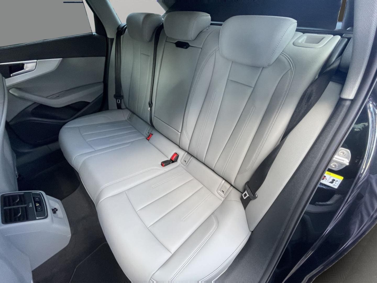 Bild über Audi A4 Avant advanced 50 TDI quattro tiptronic - für weitere Informationen kontaktieren Sie den Audi Partner