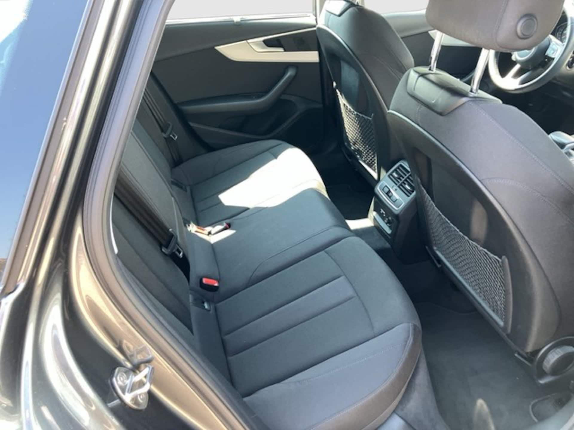 Audi A4 Avant S line