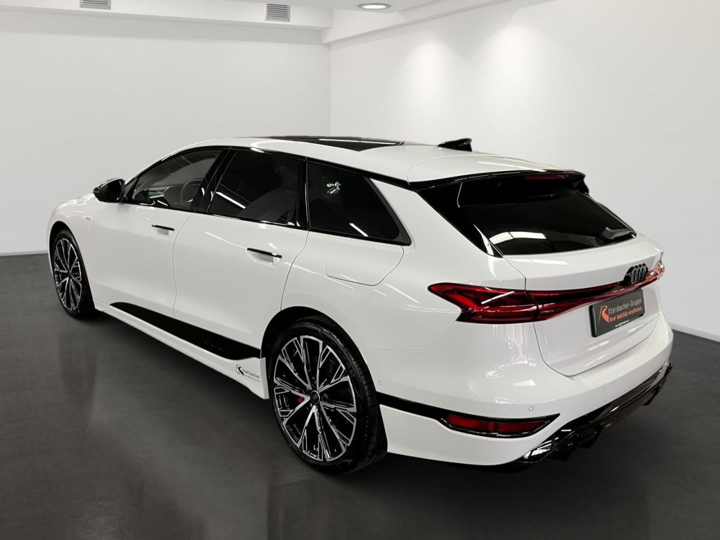 Bild über Audi A6 Avant e-tron S line business e-tron performance 270 kW - für weitere Informationen kontaktieren Sie den Audi Partner