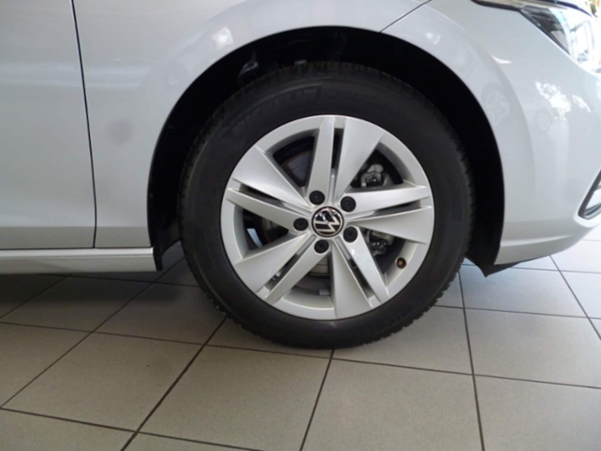 Volkswagen Golf Variant Life