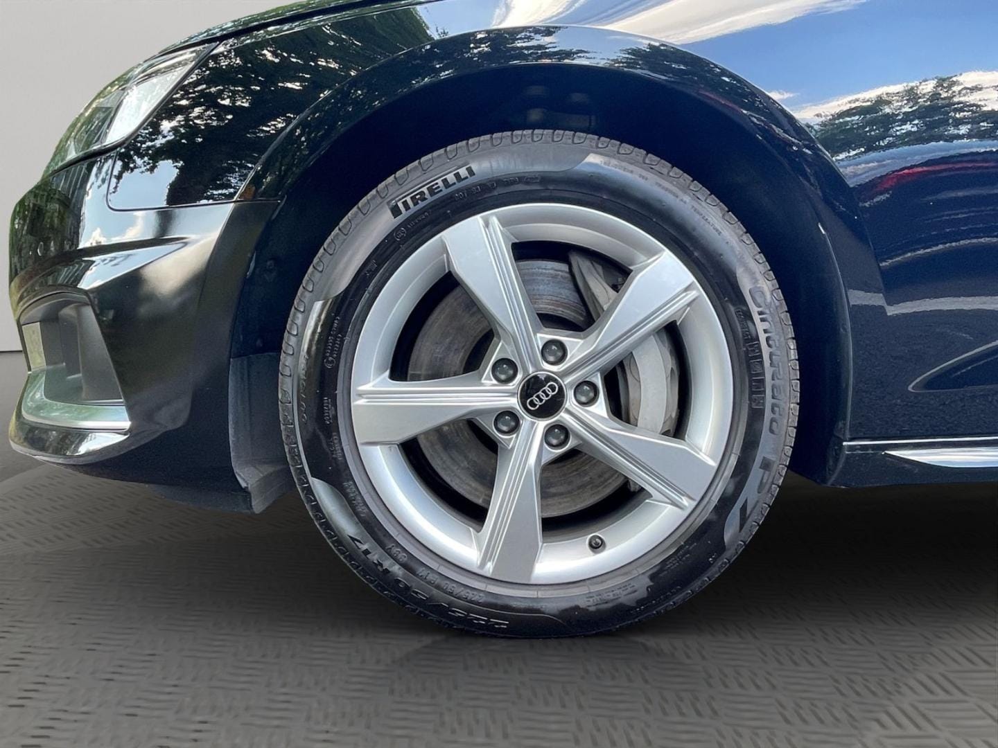 Bild über Audi A4 Avant advanced 50 TDI quattro tiptronic - für weitere Informationen kontaktieren Sie den Audi Partner