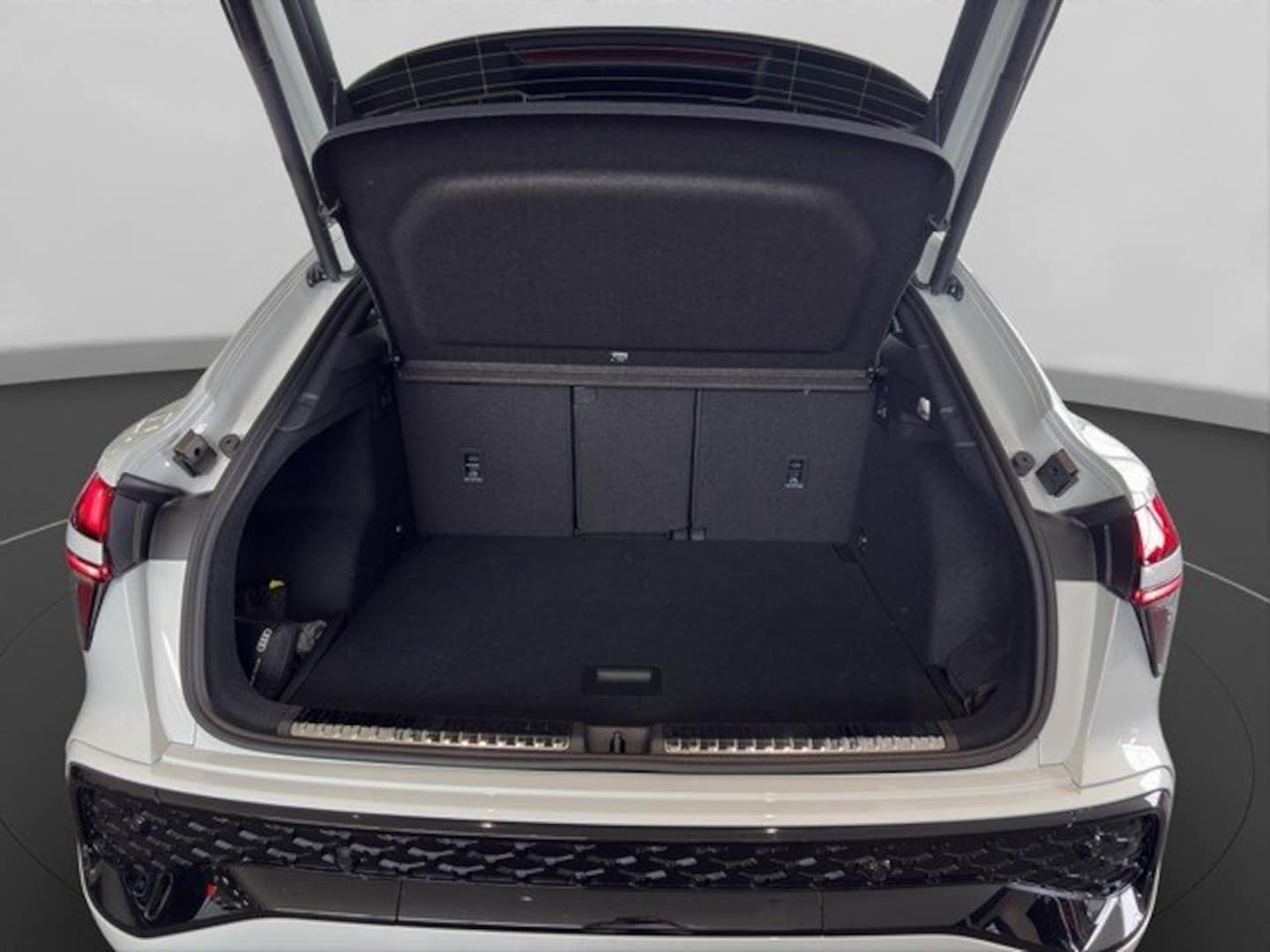 Bild über Audi Q3 Sportback TFSI 110 kW S tronic - für weitere Informationen kontaktieren Sie den Audi Partner