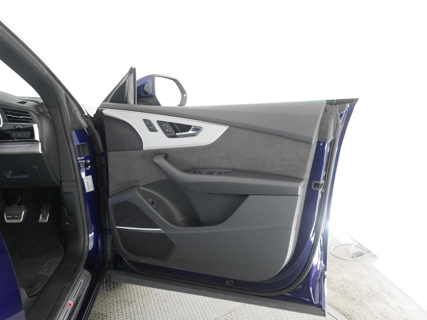 Image about Audi Q8 55 TFSI quattro debut package S line 250(340) kW(PS) tiptronic