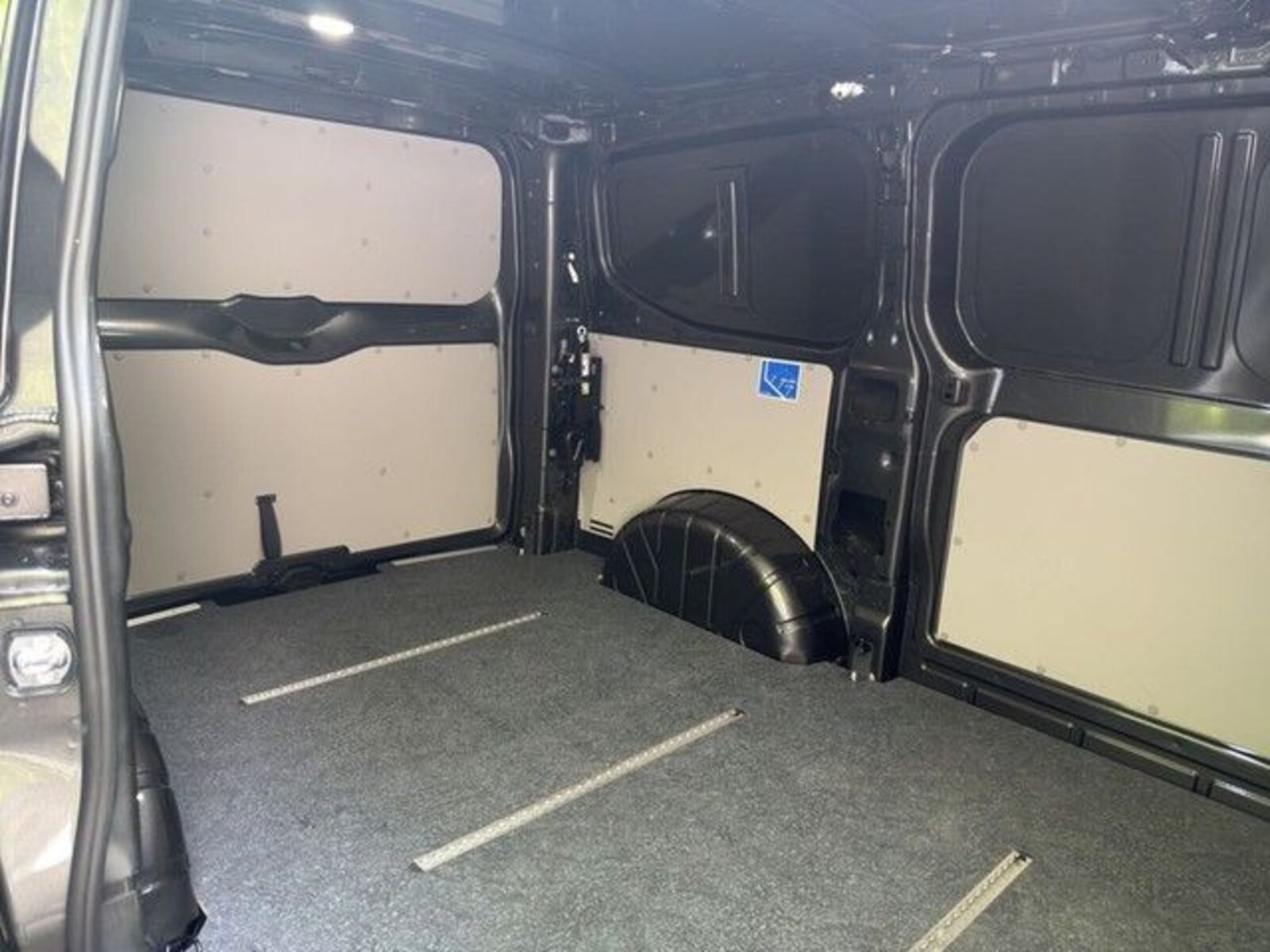 Volkswagen Transporter Kasten kurzer Radstand – Bild 16