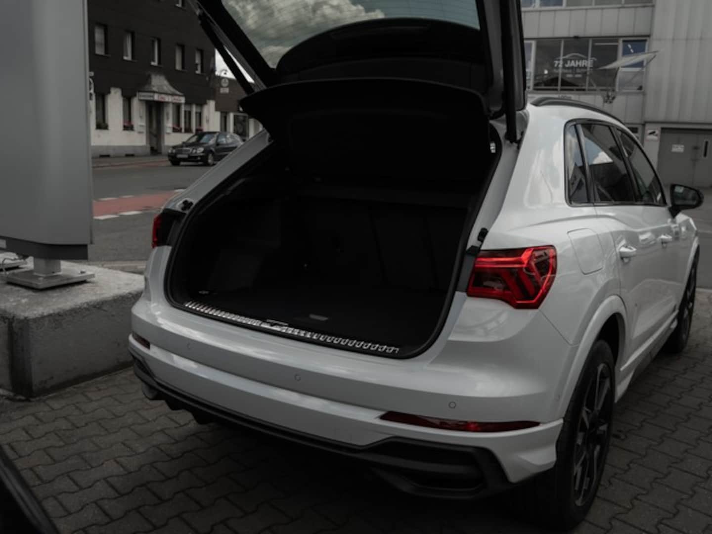Bild über Audi Q3 S line 35 TFSI S tronic - für weitere Informationen kontaktieren Sie den Audi Partner
