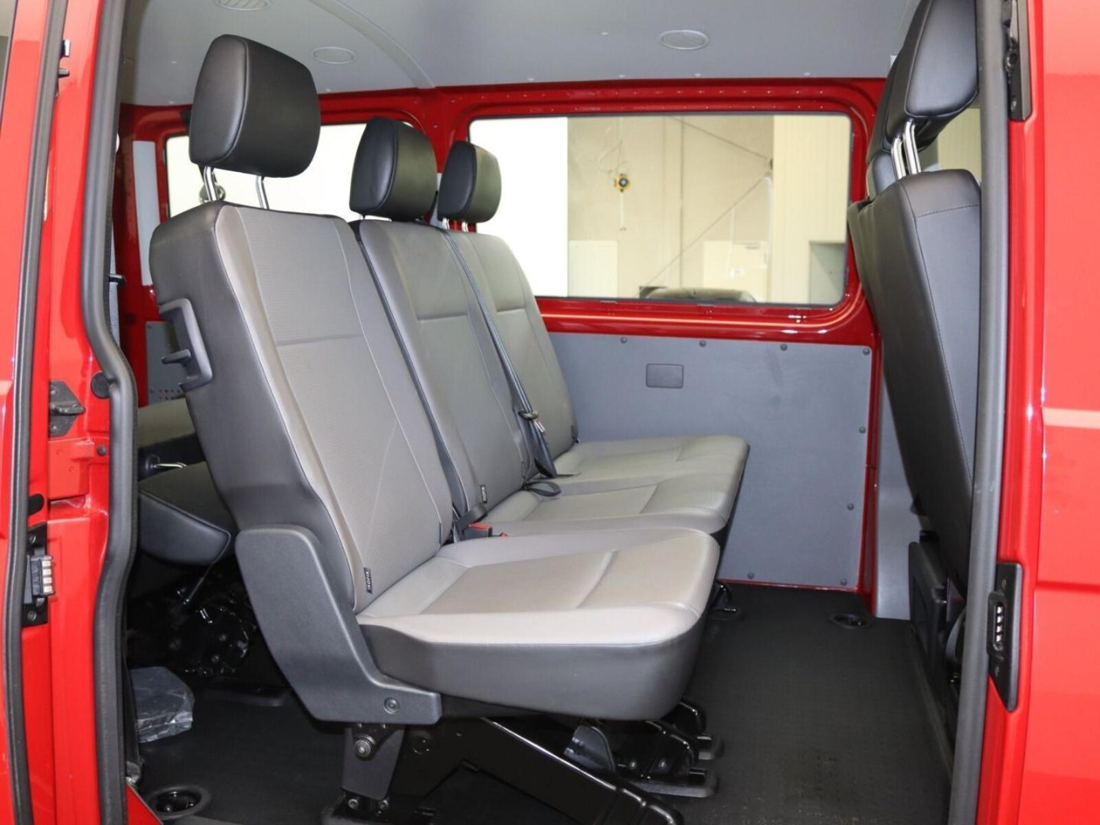 Volkswagen T6.1 Transporter Kombi kurzer Radstand – Bild 15