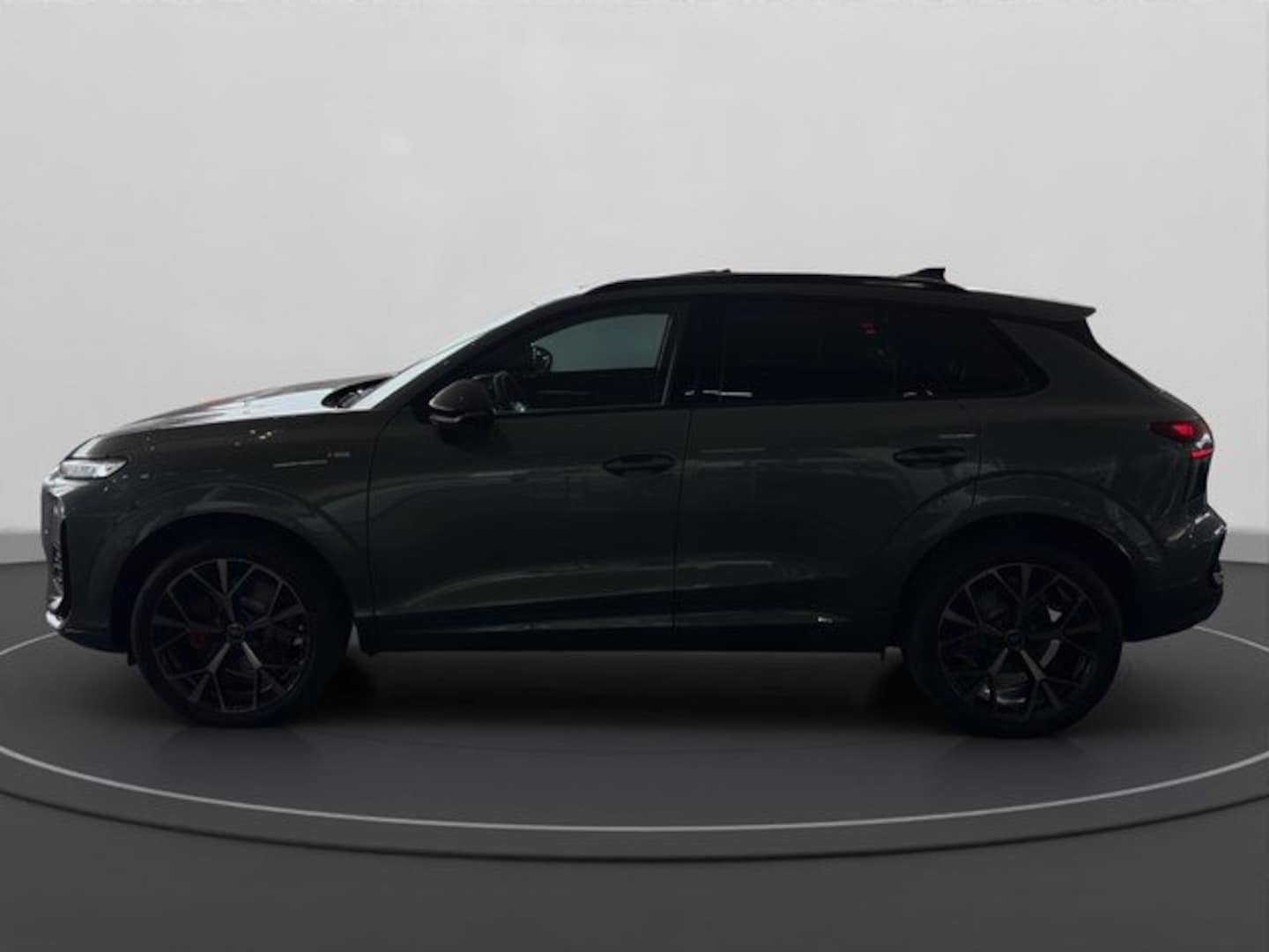 Bild über Audi Q3 SUV TFSI quattro 195 kW S tronic - für weitere Informationen kontaktieren Sie den Audi Partner