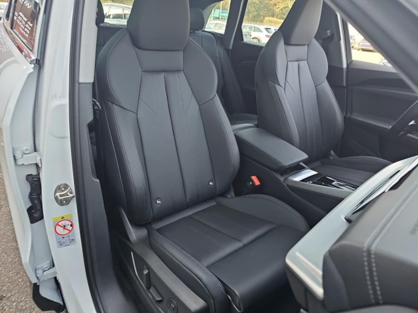Bild über Audi Q5 SUV TDI quattro 150 kW S tronic - für weitere Informationen kontaktieren Sie den Audi Partner