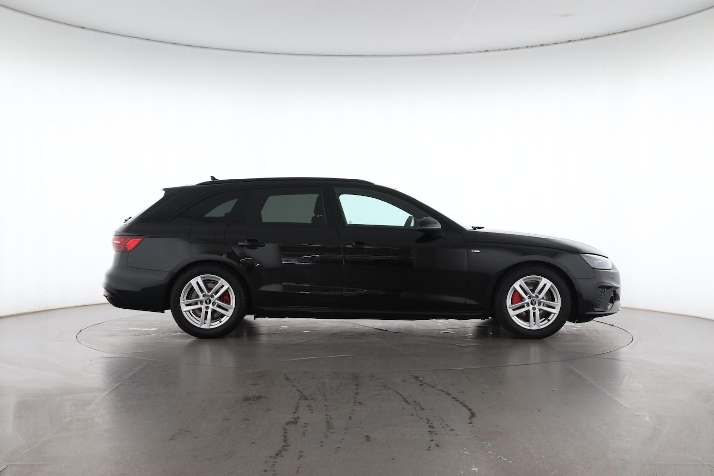 Bild über Audi A4 Avant S line 45 TFSI quattro S tronic - für weitere Informationen kontaktieren Sie den Audi Partner