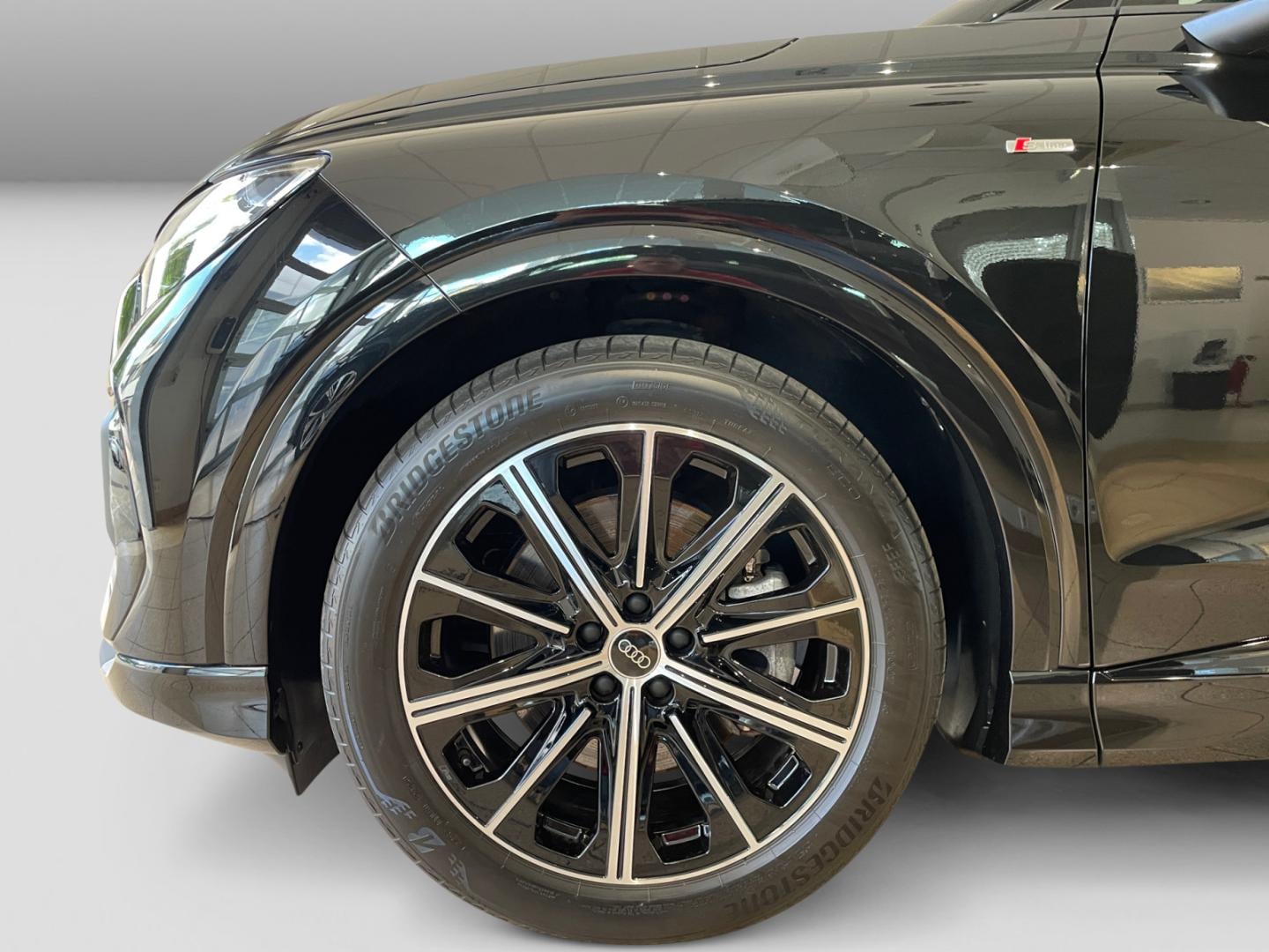 Bild über Audi Q4 e-tron 40 e-tron - für weitere Informationen kontaktieren Sie den Audi Partner