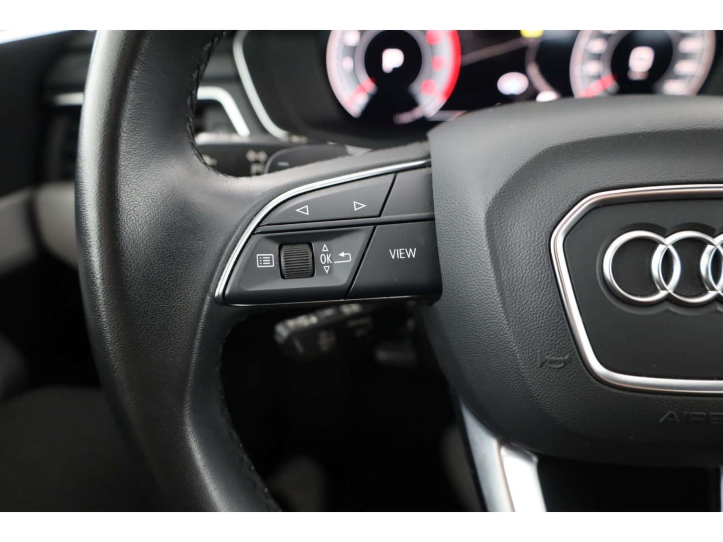 Bild über Audi A4 Avant S line 35 TFSI S tronic - für weitere Informationen kontaktieren Sie den Audi Partner