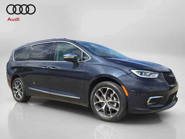 2021 Chrysler Pacifica Limited's photo