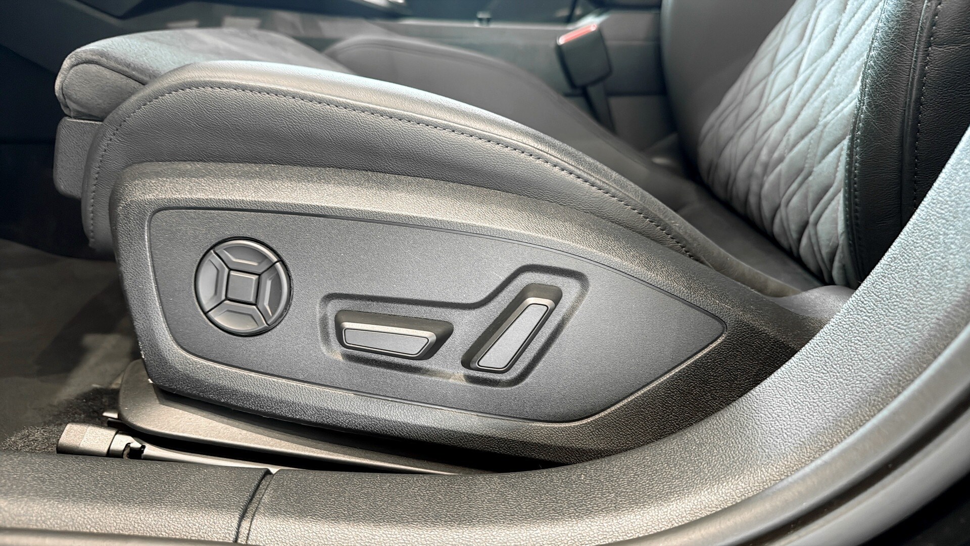 Bild som visar&nbsp;Audi RS 3 Sportback&nbsp;RS 3 Sportback 400 hk S tronic - för mer information kontakta din Audi Partner