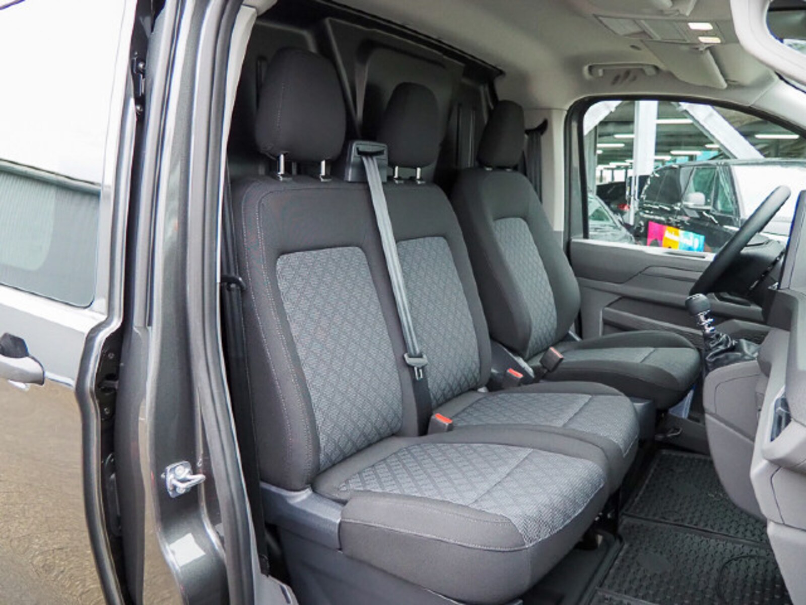 Volkswagen Transporter Kasten langer Radstand – Bild 8