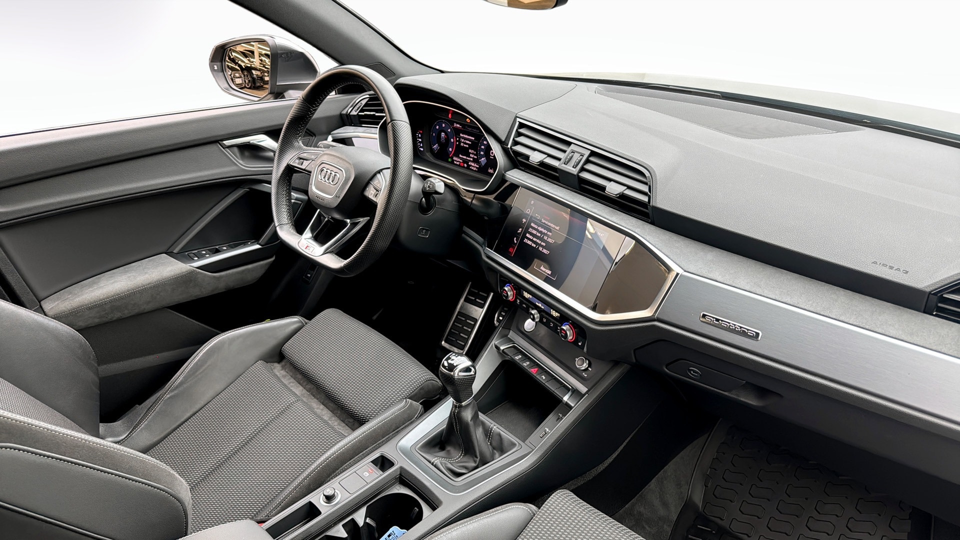Bild som visar Audi Q3 Q3 35 TDI quattro S line 150 hk 6-växlad - för mer information kontakta din Audi Partner