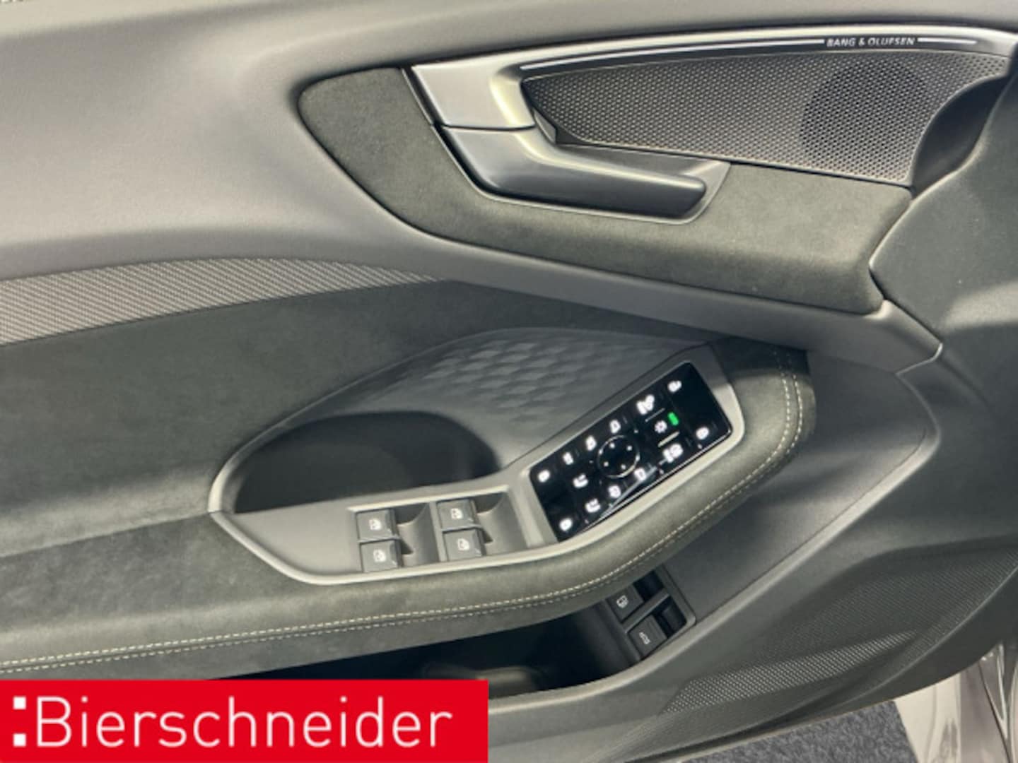Bild über Audi RS 5 Avant quattro 470 kW tiptronic - für weitere Informationen kontaktieren Sie den Audi Partner