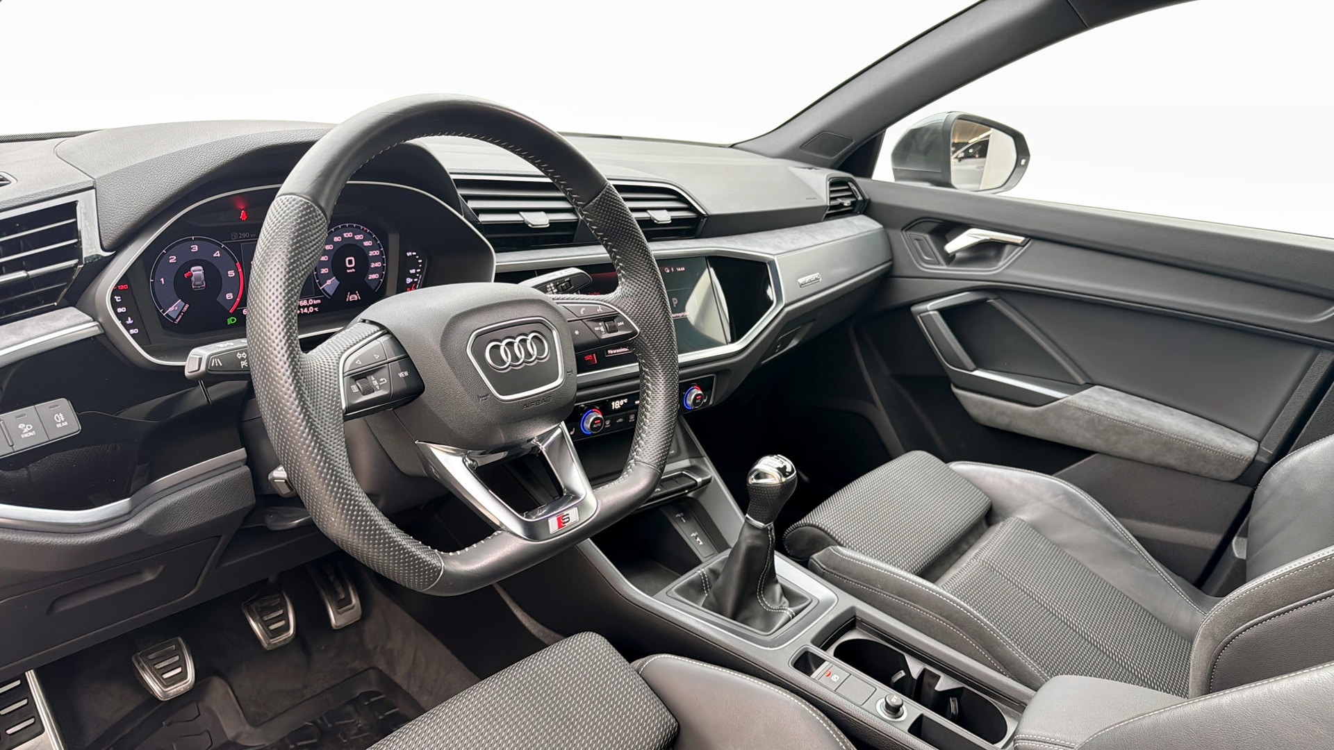 Bild som visar Audi Q3 Q3 35 TDI quattro S line 150 hk 6-växlad - för mer information kontakta din Audi Partner