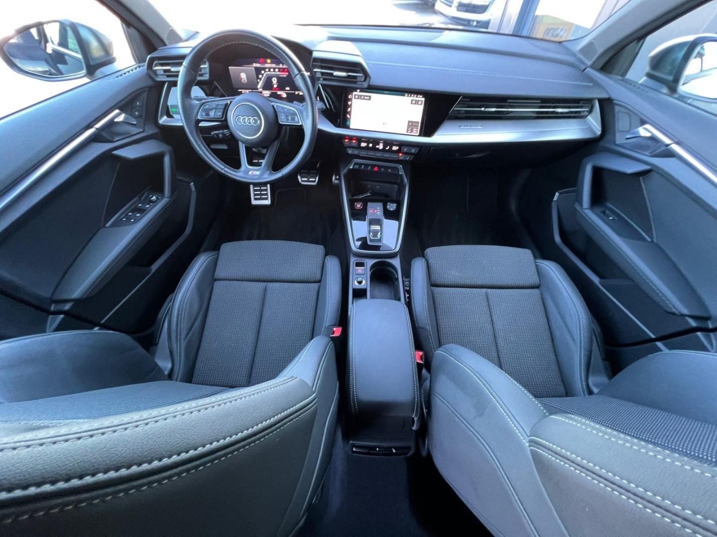 Bild über Audi S3 Sportback TFSI quattro S tronic - für weitere Informationen kontaktieren Sie den Audi Partner