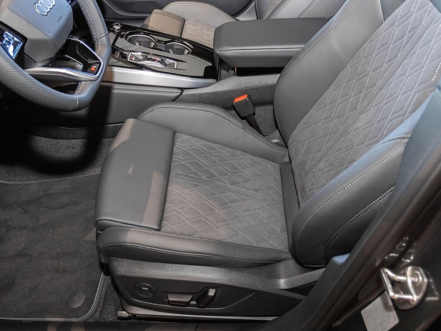 Bild über Audi A5 Avant e-hybrid e-hybrid quattro 270 kW S tronic - für weitere Informationen kontaktieren Sie den Audi Partner