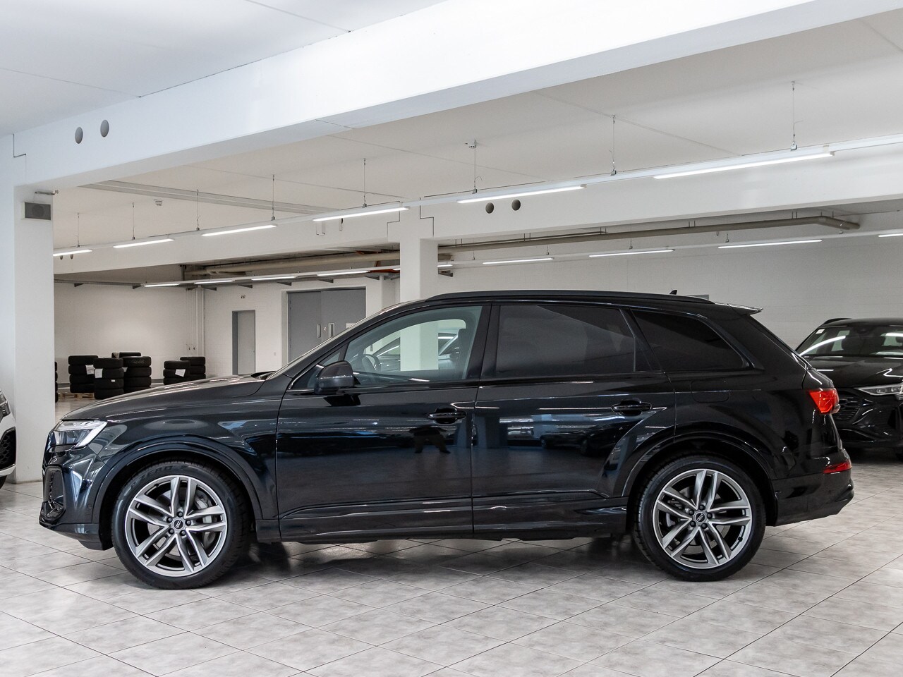 Image about Audi Q7 SUV TFSI e S line 55 TFSI e quattro tiptronic