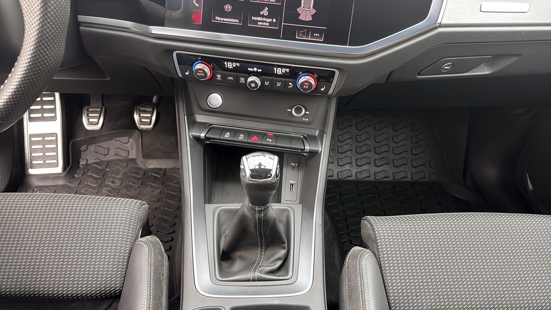 Bild som visar Audi Q3 Q3 35 TDI quattro S line 150 hk 6-växlad - för mer information kontakta din Audi Partner