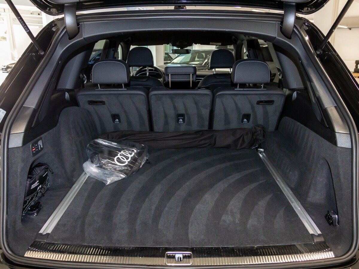 Image about Audi Q7 SUV TFSI e S line 55 TFSI e quattro tiptronic