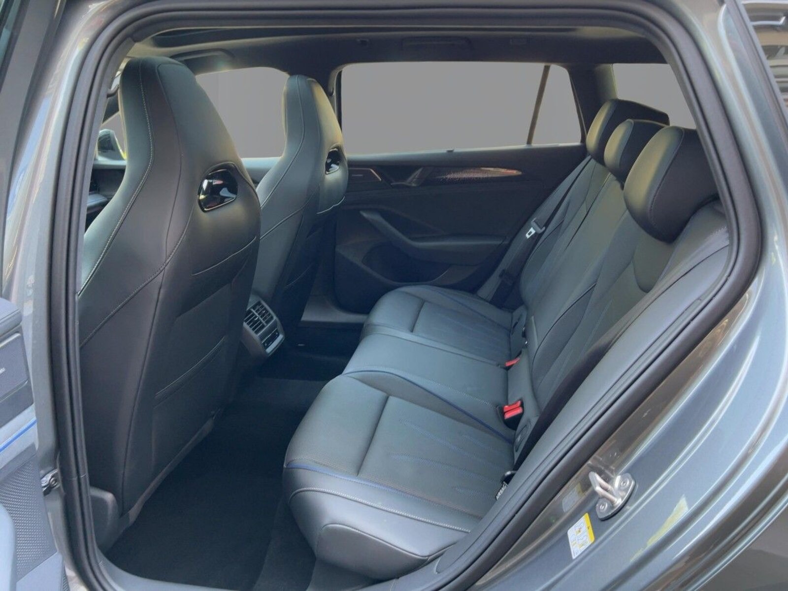 Volkswagen Passat – Bild 9