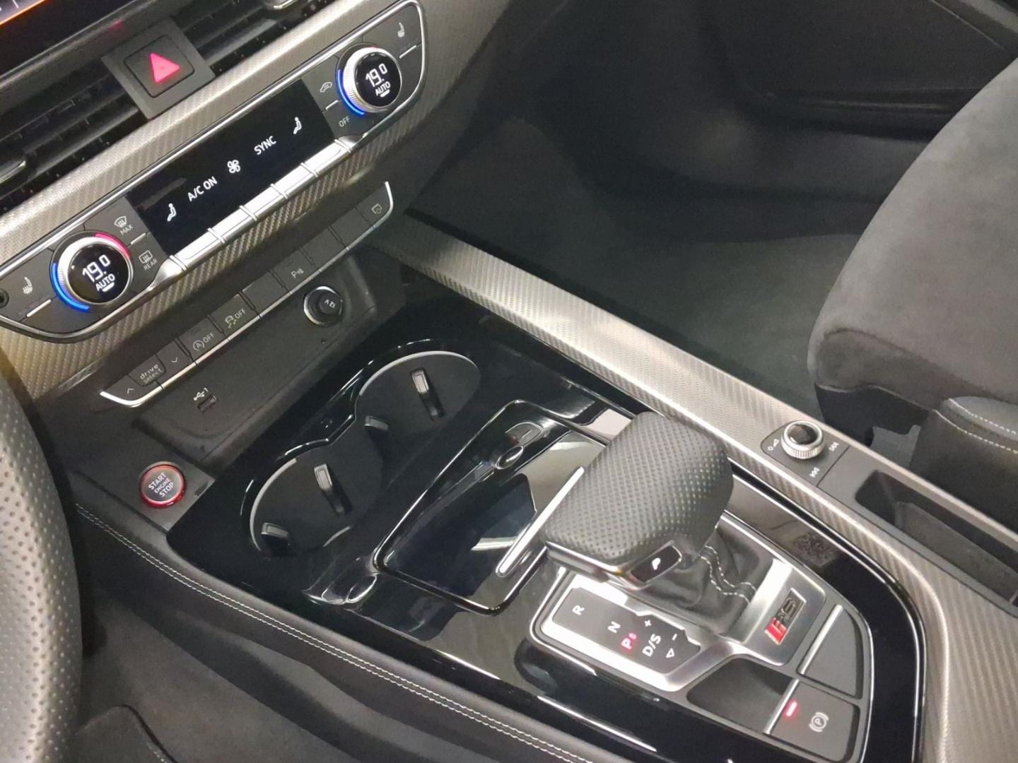 Bild über Audi RS 4 Avant TFSI quattro tiptronic - für weitere Informationen kontaktieren Sie den Audi Partner