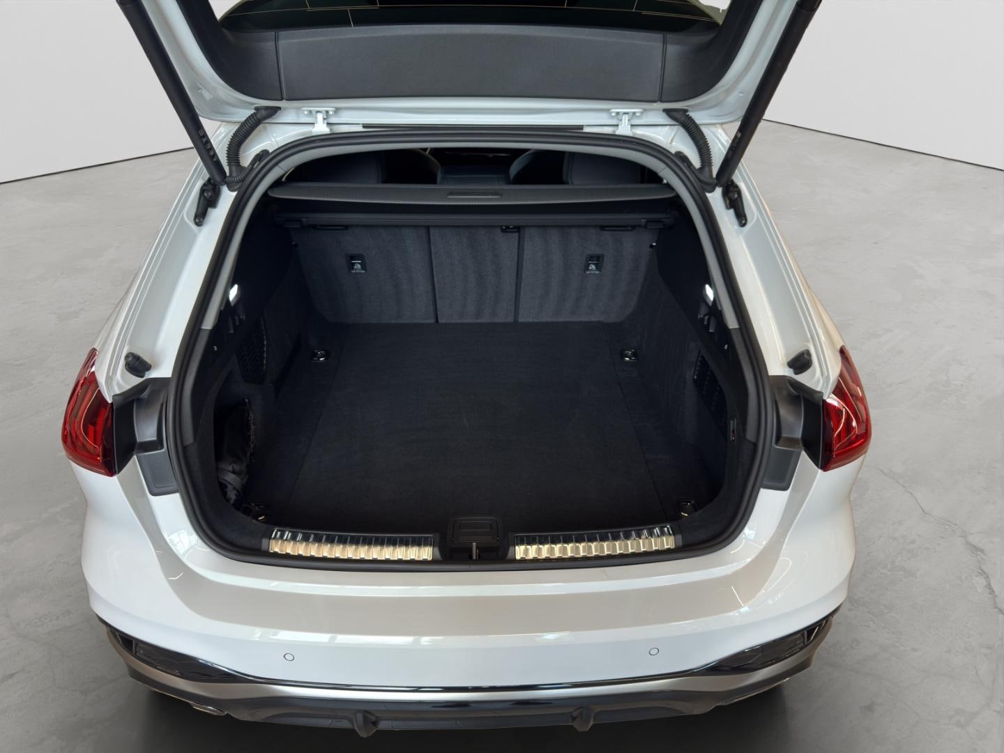 Bild über Audi A5 Avant TFSI 150 kW S tronic - für weitere Informationen kontaktieren Sie den Audi Partner