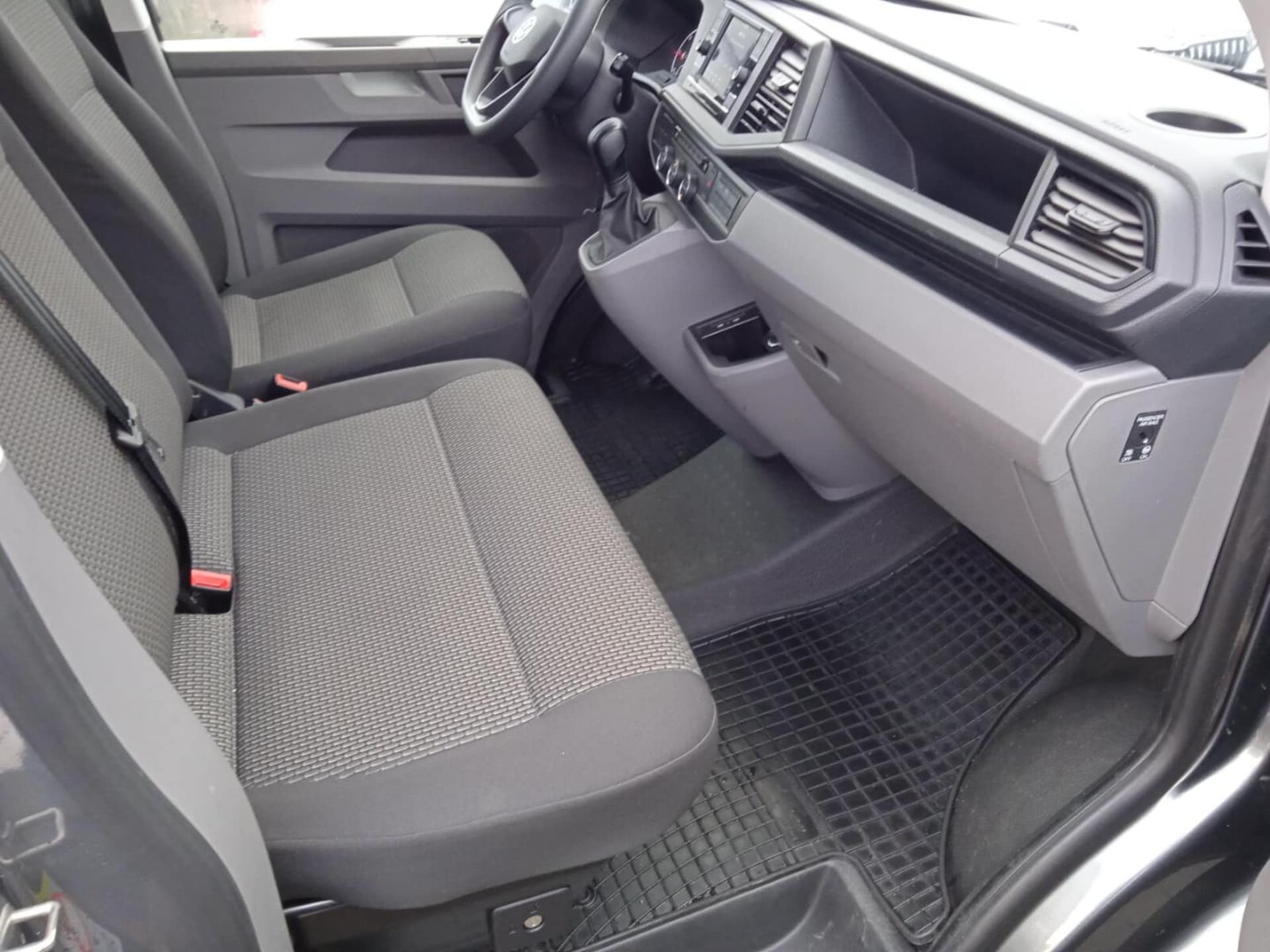 Volkswagen Caravelle 6.1 długi roztaw osi S