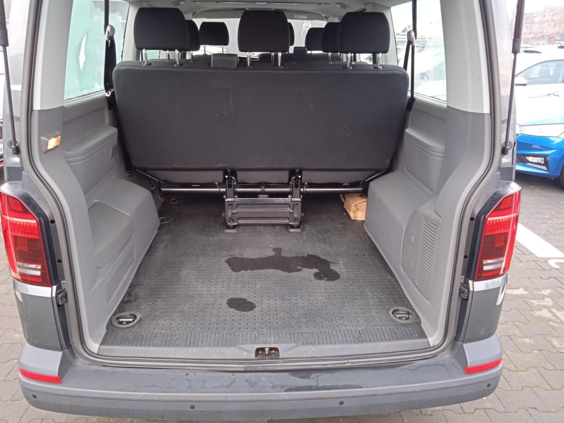 Volkswagen Caravelle 6.1 długi roztaw osi S