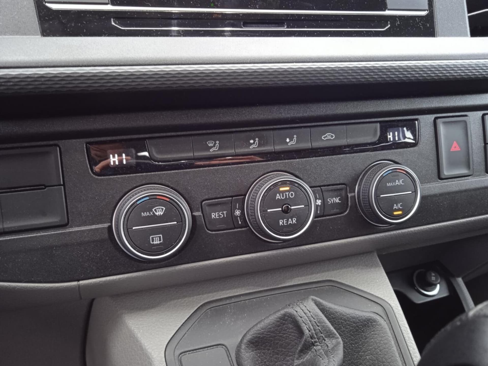 Volkswagen Caravelle 6.1 długi roztaw osi S