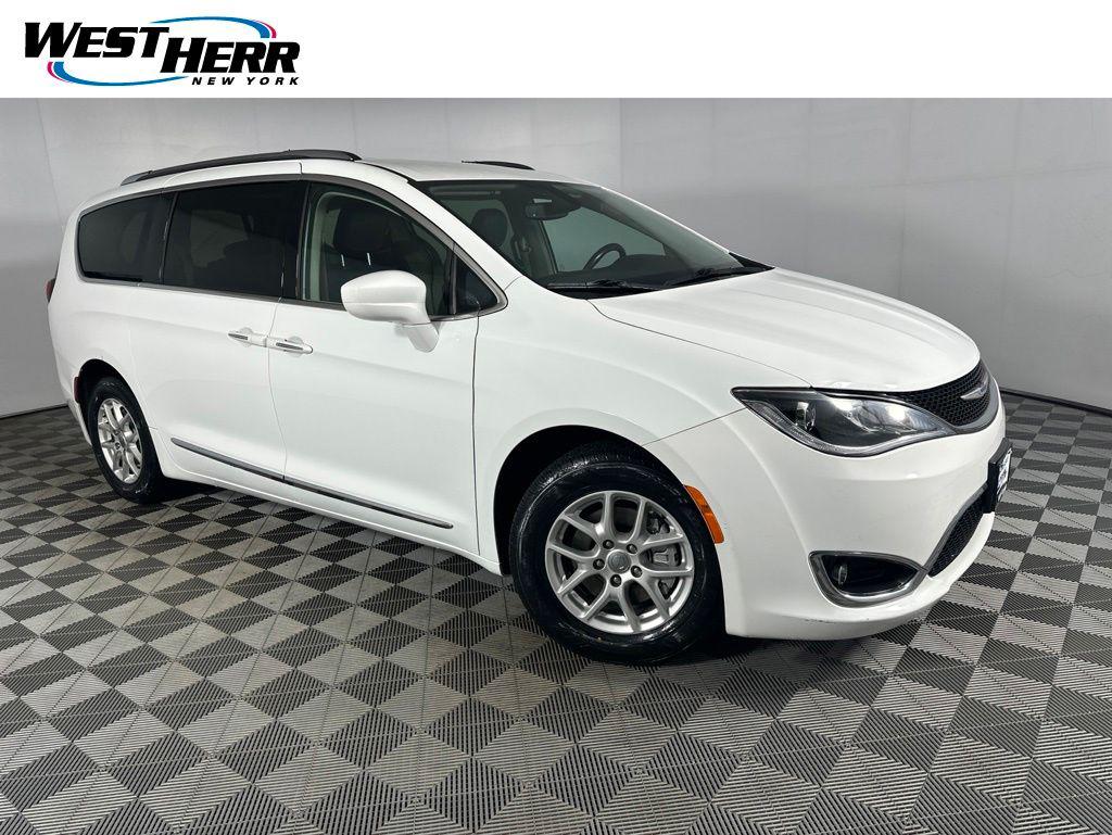 2020 Chrysler Pacifica Touring L's photo