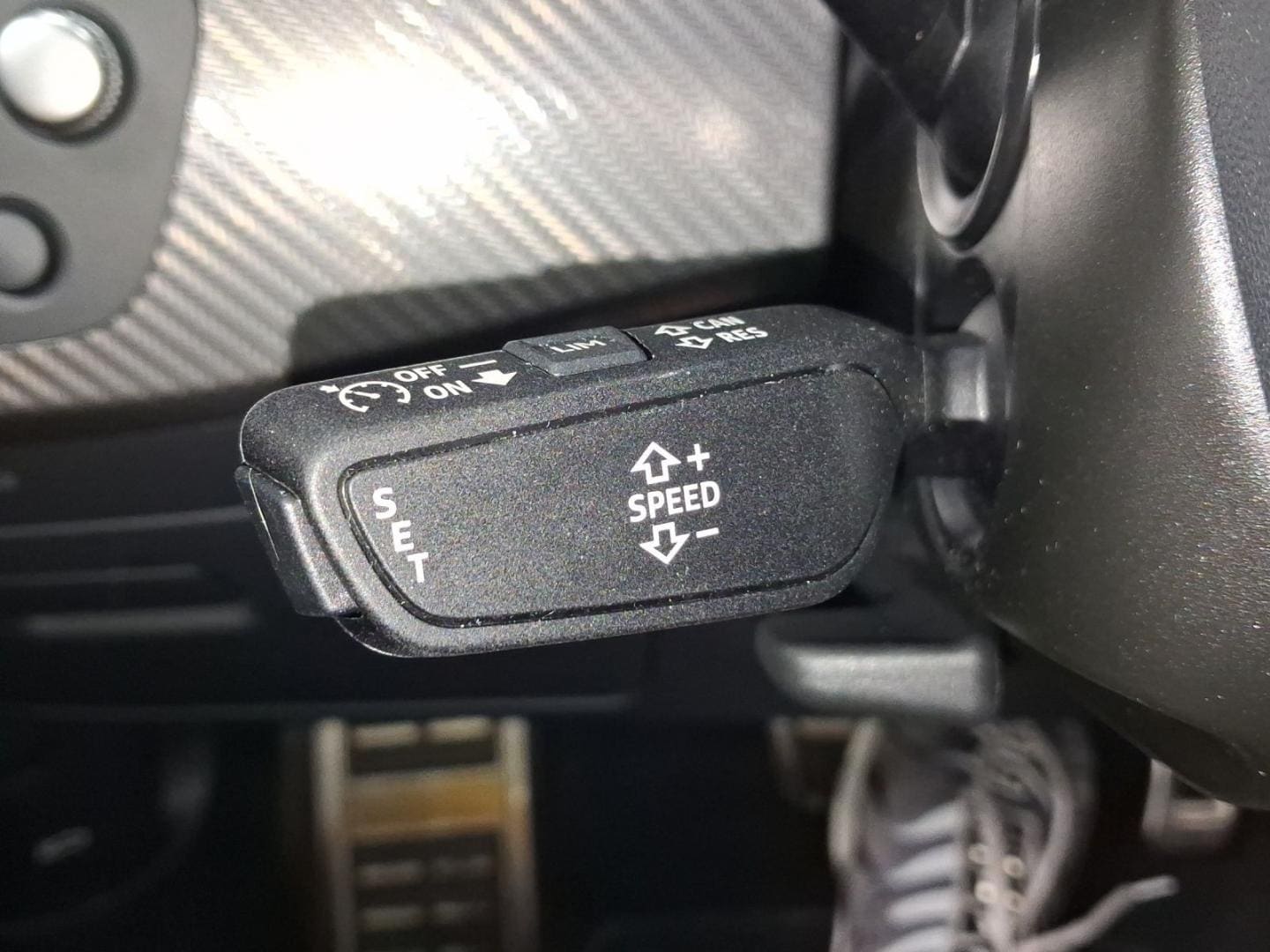 Bild über Audi RS 4 Avant TFSI quattro tiptronic - für weitere Informationen kontaktieren Sie den Audi Partner