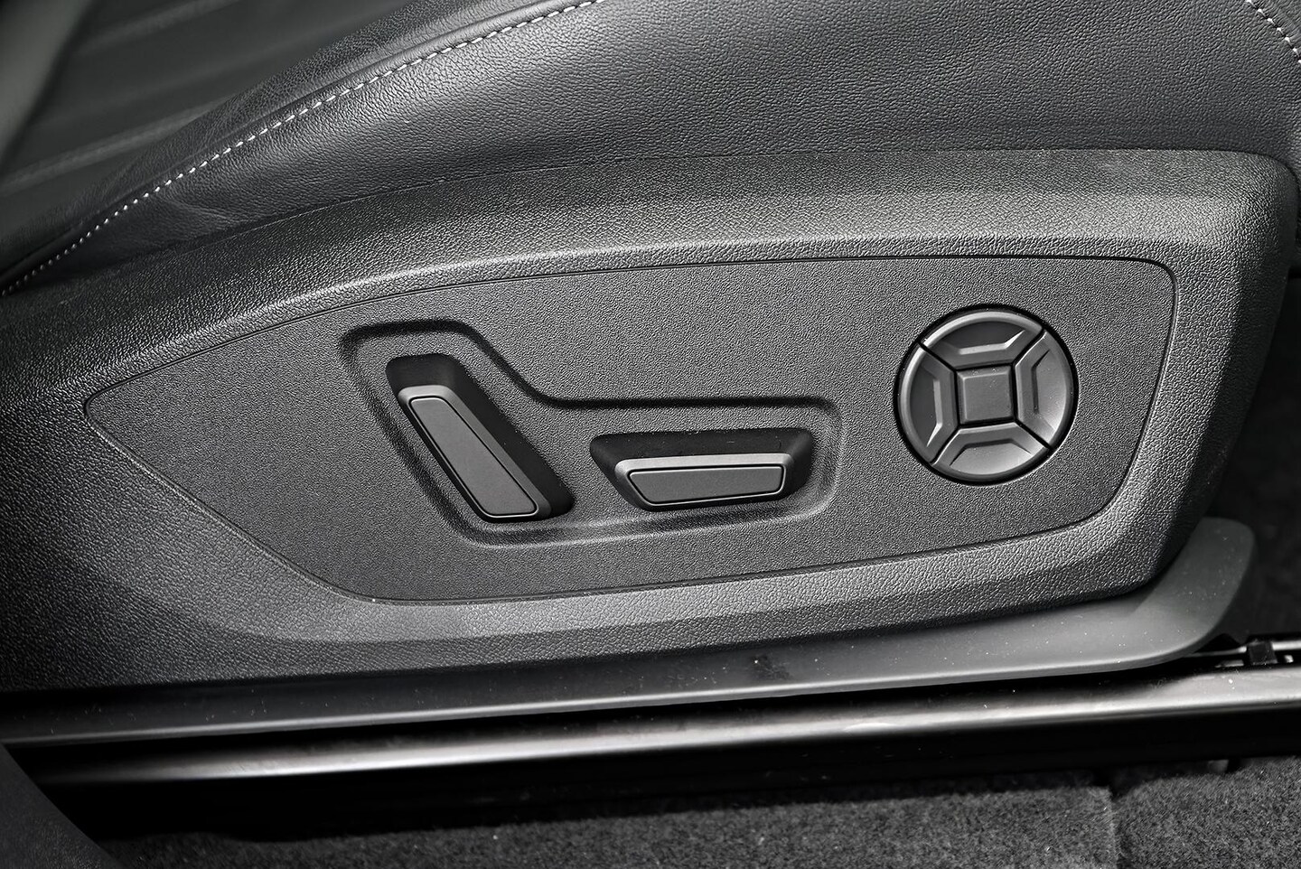 Image about Audi Q6 SUV e-tron e-tron quattro
