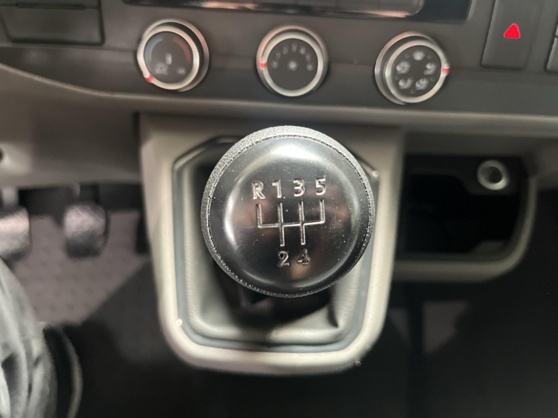 Volkswagen T6.1 Transporter Kasten langer Radstand