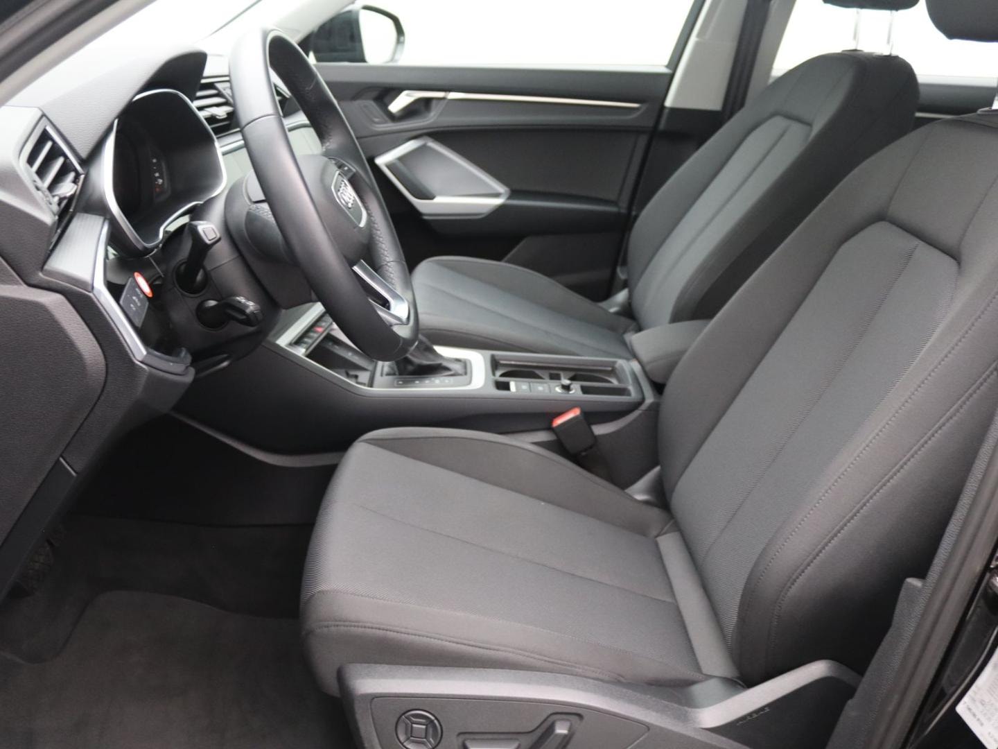 Bild über Audi Q3 S line 40 TFSI quattro S tronic - für weitere Informationen kontaktieren Sie den Audi Partner
