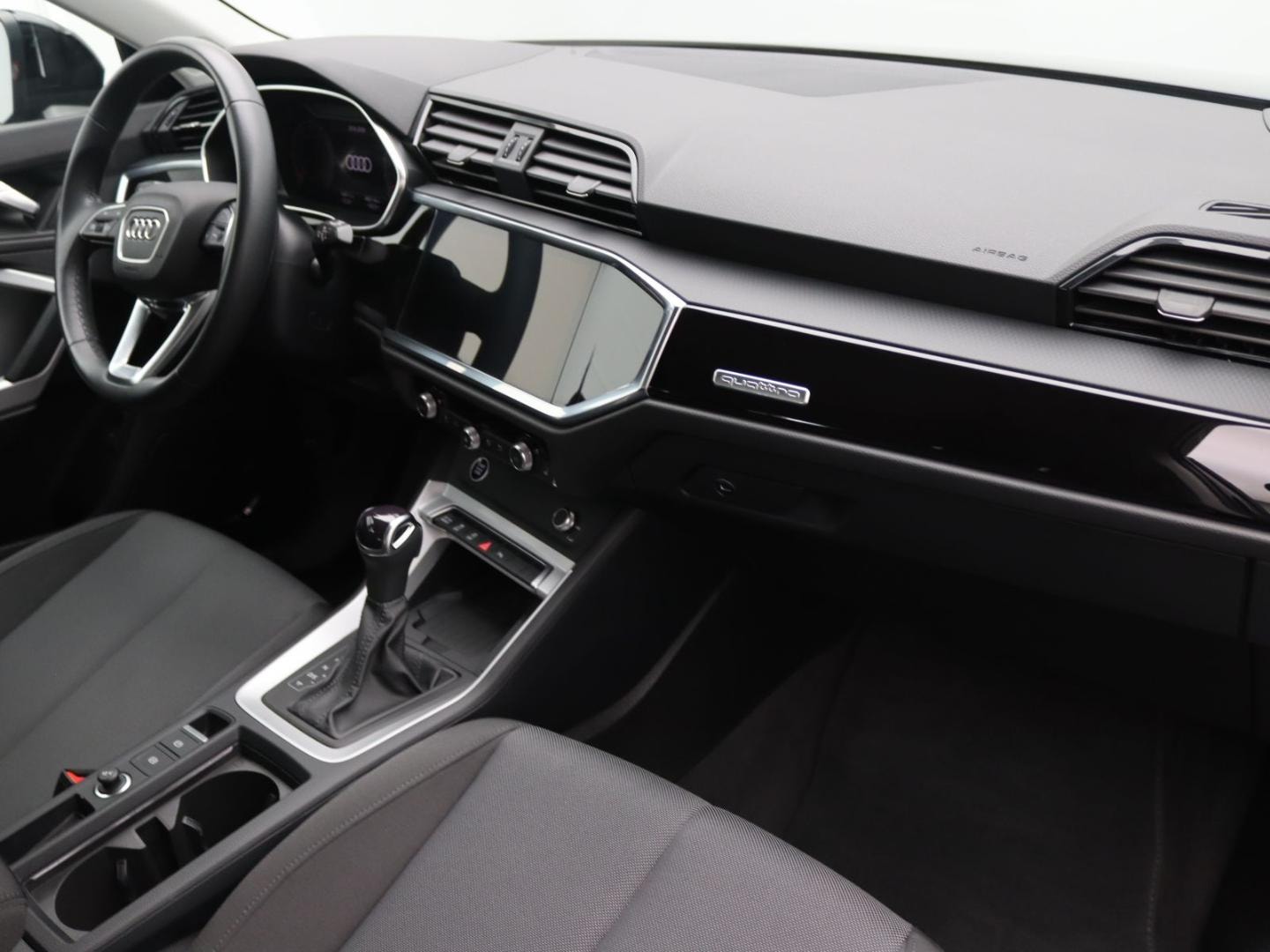 Bild über Audi Q3 S line 40 TFSI quattro S tronic - für weitere Informationen kontaktieren Sie den Audi Partner