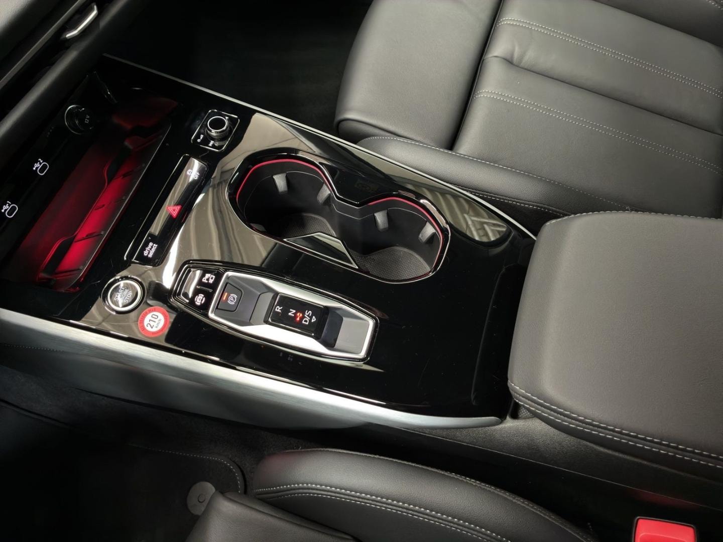 Bild über Audi A5 Avant TDI 150 kW S tronic - für weitere Informationen kontaktieren Sie den Audi Partner