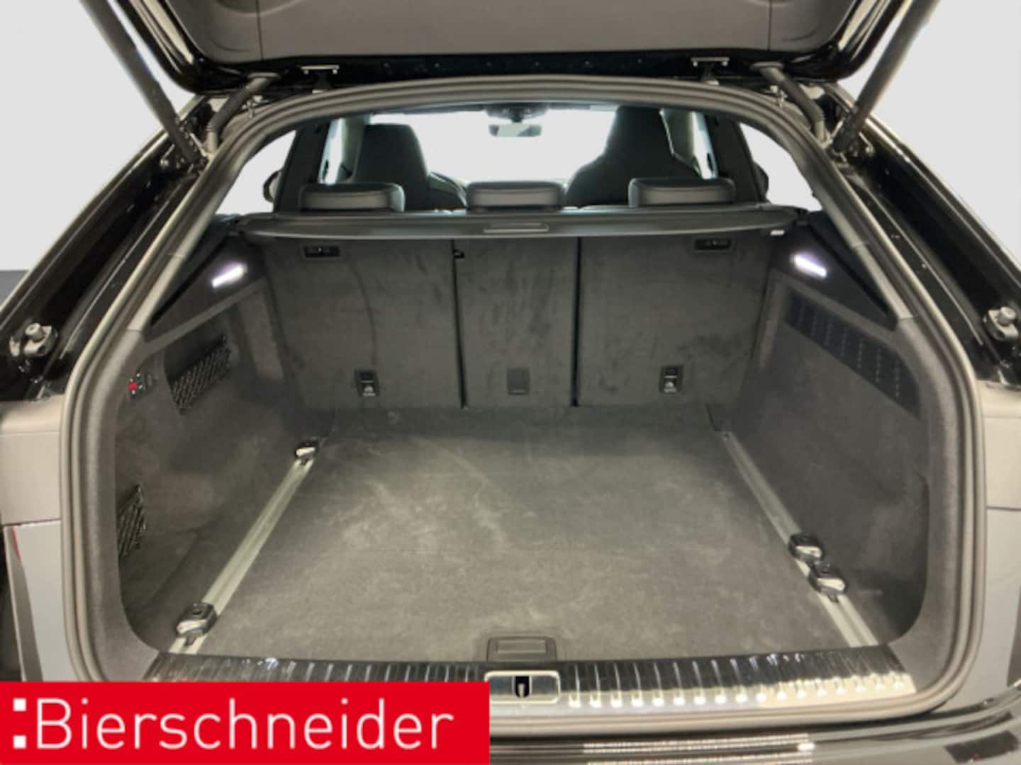 Bild über Audi RS Q8 SUV TFSI quattro 471 kW tiptronic - für weitere Informationen kontaktieren Sie den Audi Partner