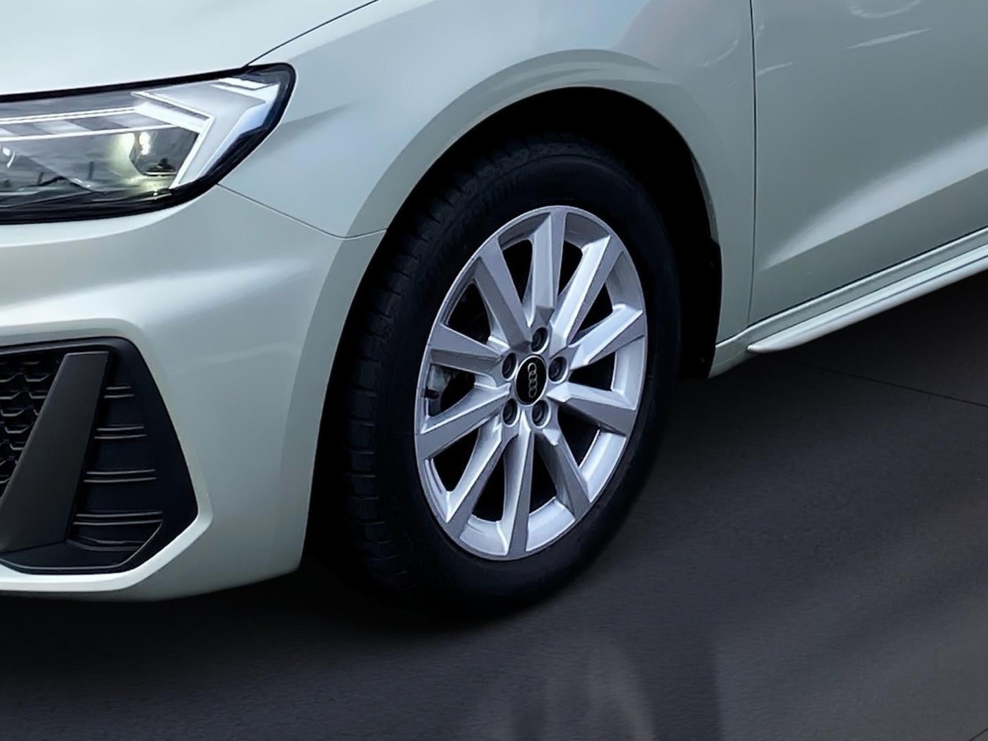 Bild über Audi A1 Sportback S line 30 TFSI S tronic - für weitere Informationen kontaktieren Sie den Audi Partner