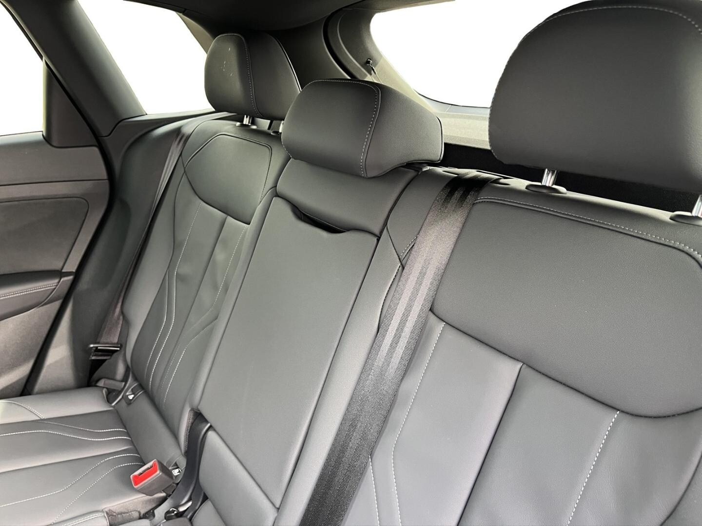Bild über Audi Q3 SUV TFSI 110 kW S tronic - für weitere Informationen kontaktieren Sie den Audi Partner