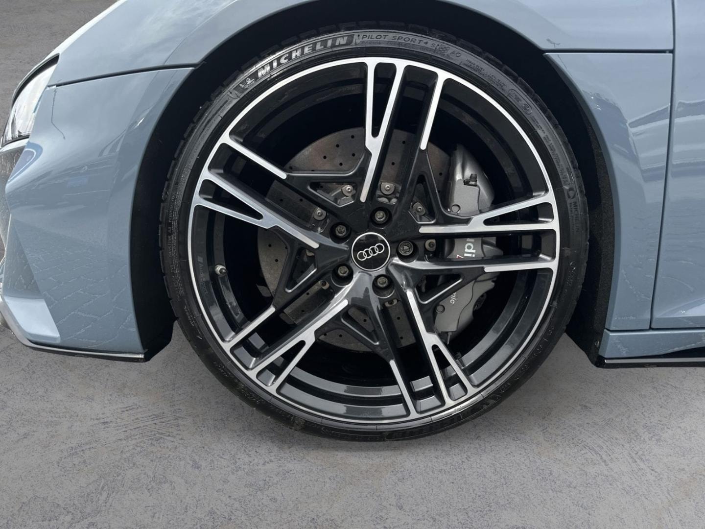 Bild über Audi R8 Spyder FSI S tronic - für weitere Informationen kontaktieren Sie den Audi Partner